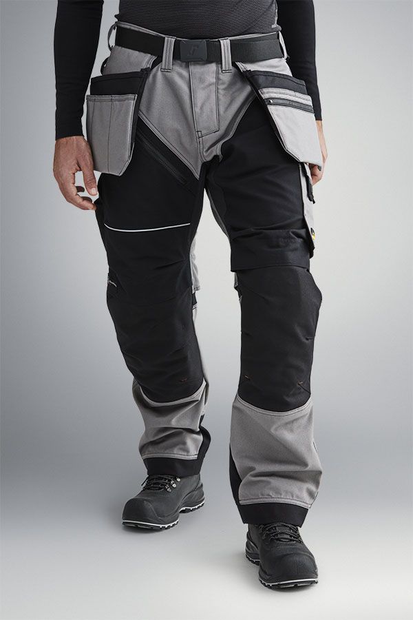Custom Industrial Uniforms: Meeting Specific Safety Standards in Saudi Arabia