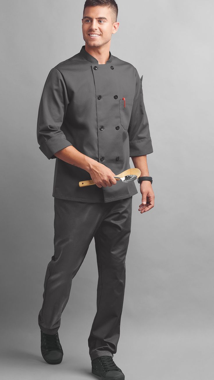 The Impact of Uniforms on Employee Confidence and Performance in KSA Retail